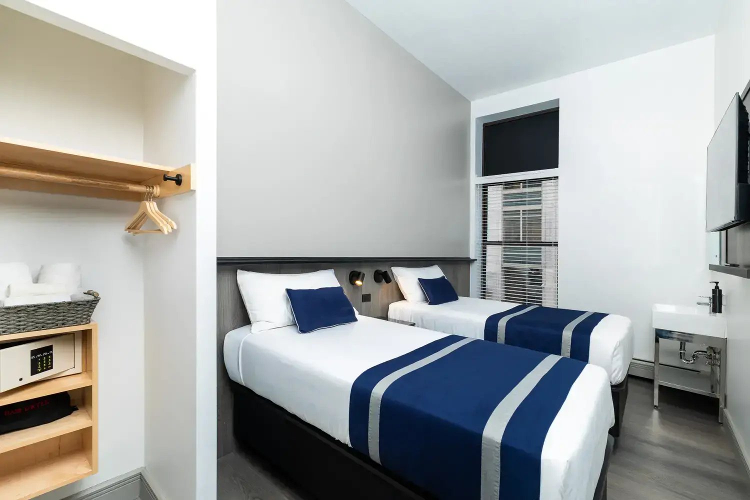 Americana Inn Double Room (Separate Beds) 3