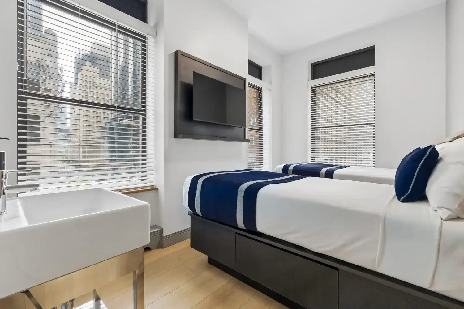 Americana Inn Double Room (Separate Beds) 2