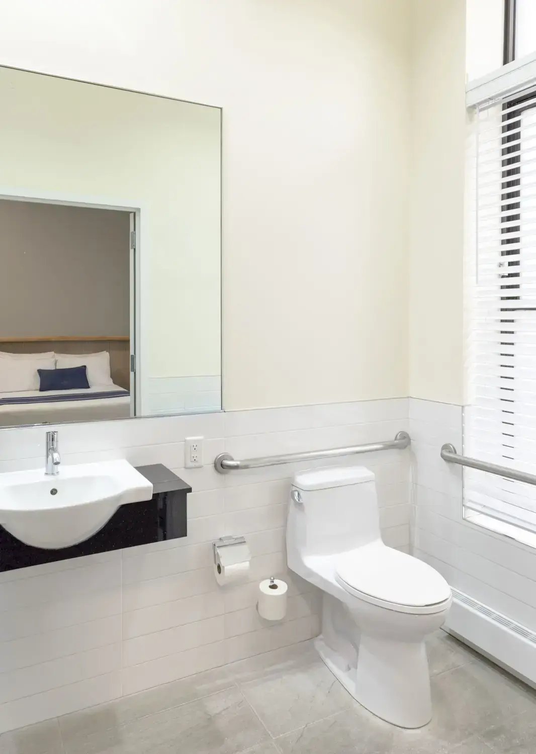 Double Rooom ADA Bath