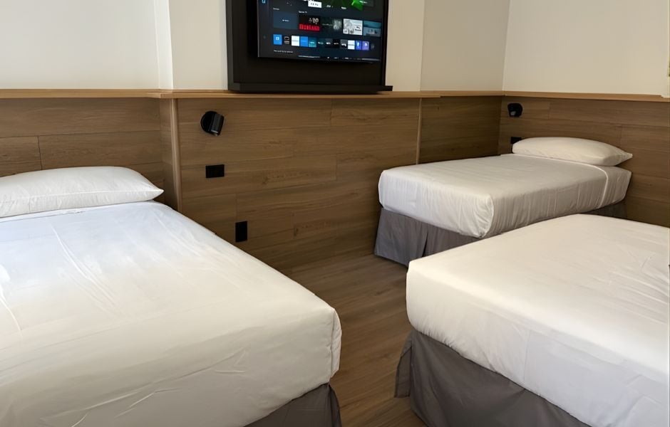 Americana Inn Three Twin Room 2