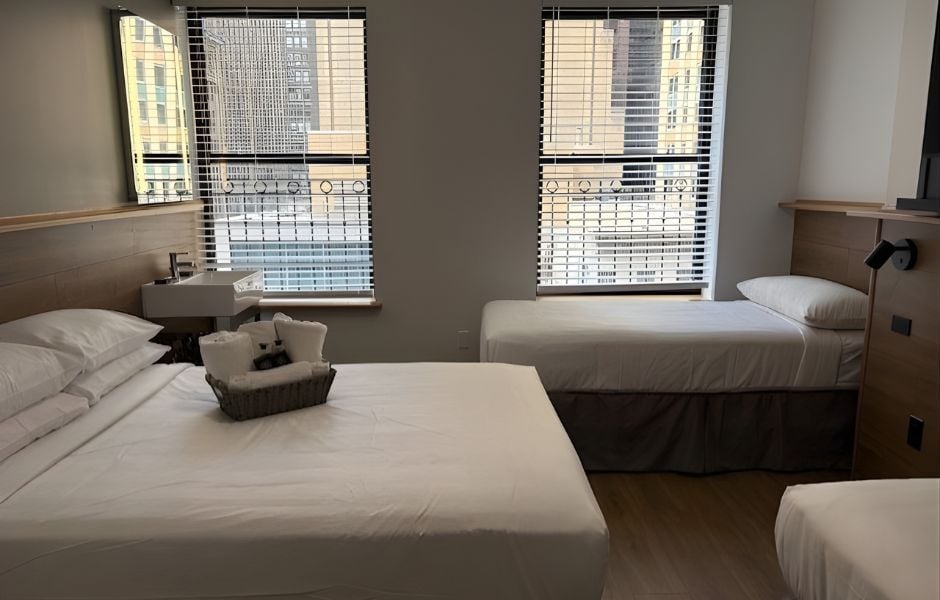 Americana Inn Three-Twin Room